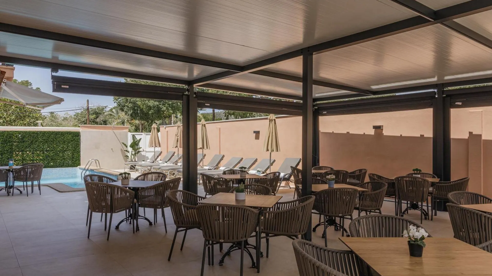 Hotel Gabarda contacts